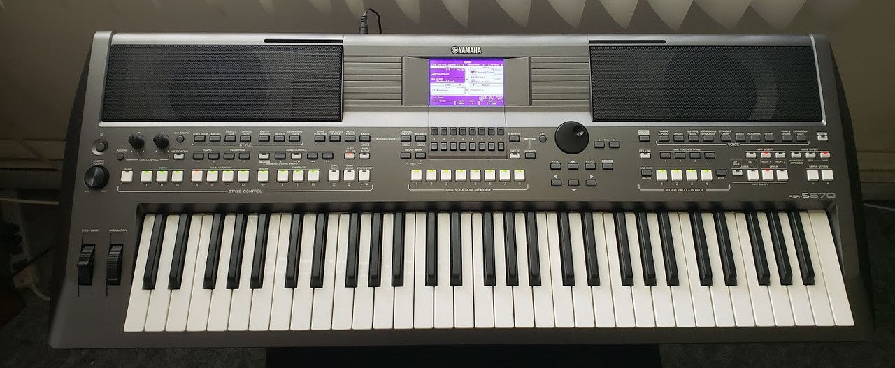 Yamaha PSR-S670 61 key arranger keyboard used