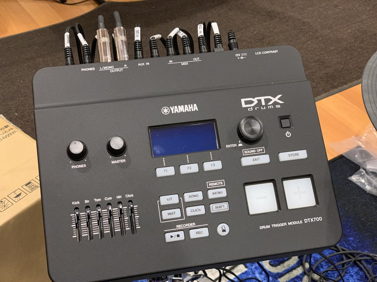 Yamaha DTX760HWK Electronic Drum Set store display