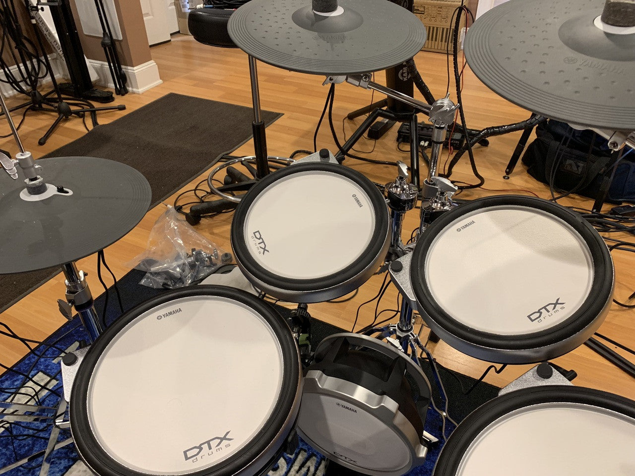 Yamaha DTX760HWK Electronic Drum Set store display