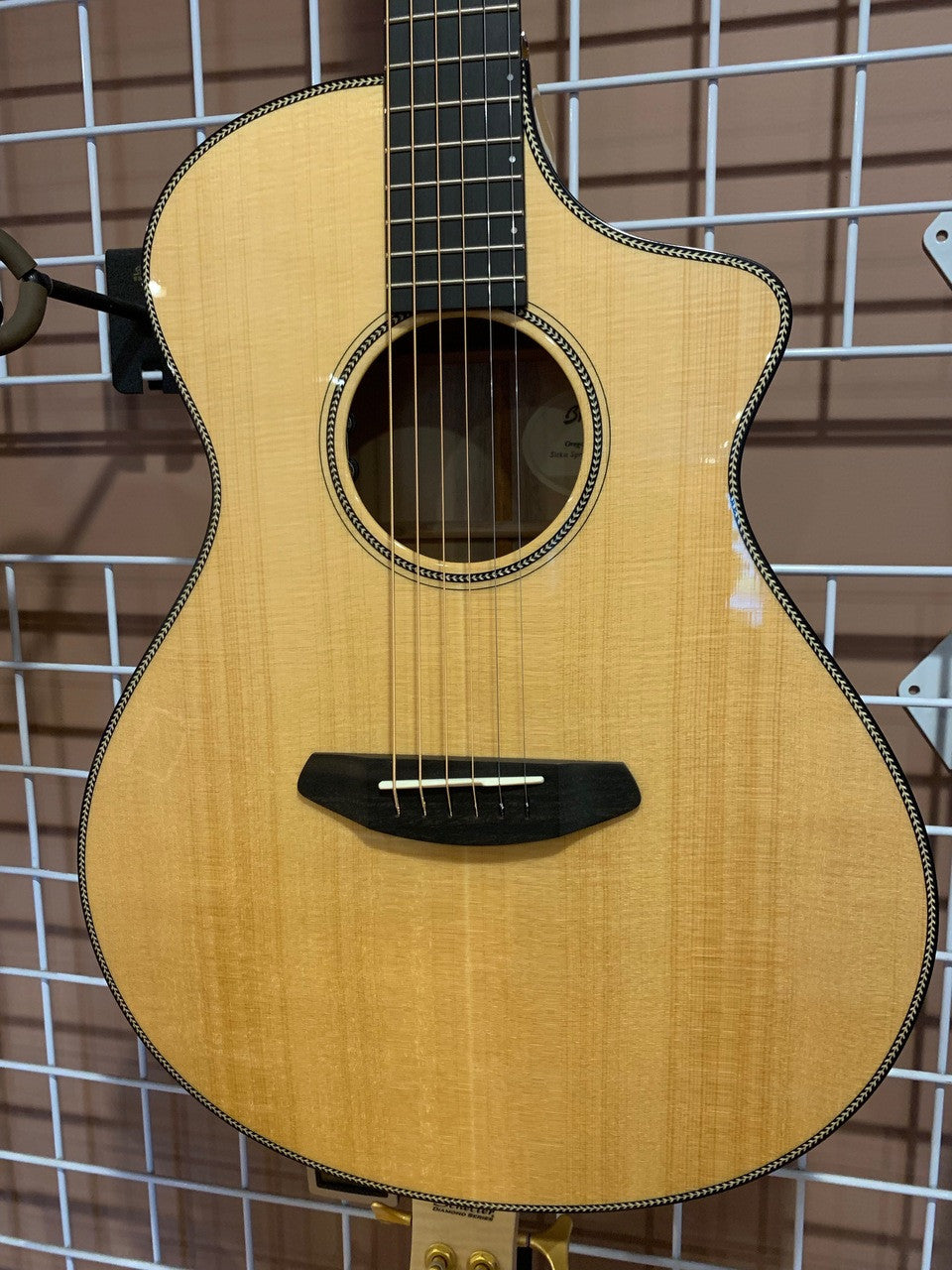 Breedlove Oregon Concert CE Sitka Spruce Myrtlewood Acoustic Electric Guitar with Case