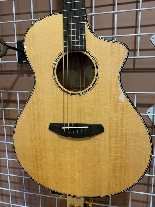 Breedlove Oregon Concert CE Sitka Spruce Myrtlewood Acoustic Electric Guitar with Case