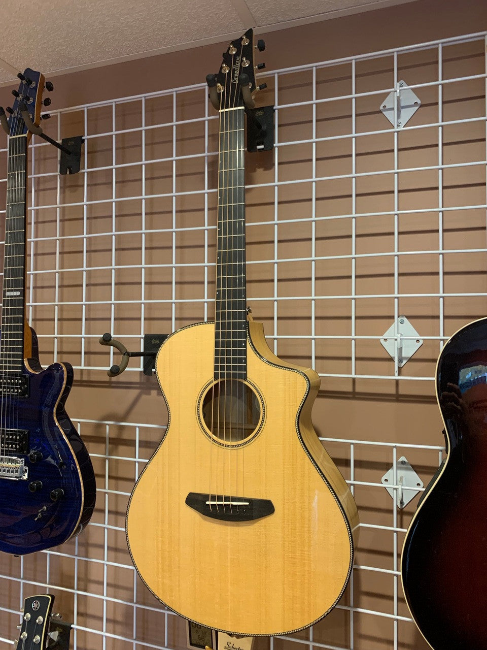 Breedlove Oregon Concert CE Sitka Spruce Myrtlewood Acoustic Electric Guitar with Case