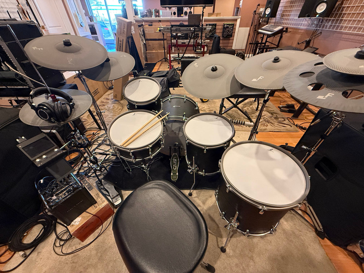 EFnote 703x Pro electronic drum set store display