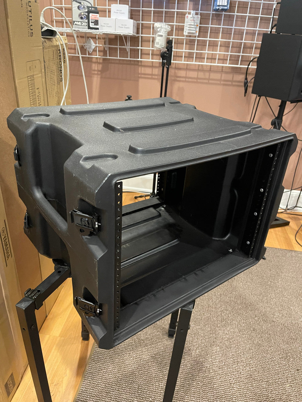 Gator G-PRO-8U-19 Pro Series Rack Case used