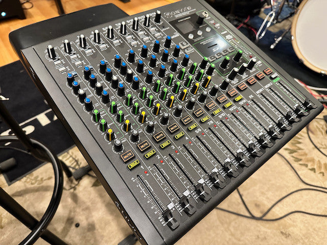Mackie Onyx12 12-channel Analog Mixer with Multi-Track USB demo