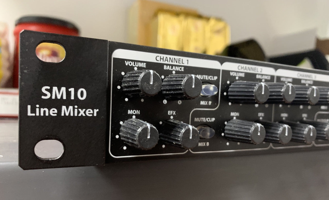 Samson SM10 10 channel rack mount line mixer