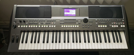 Yamaha PSR-S670 61 key arranger keyboard used