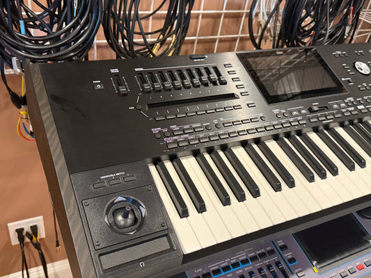 Korg PA5X 61 Key arranger workstation keyboard B-stock Full warranty