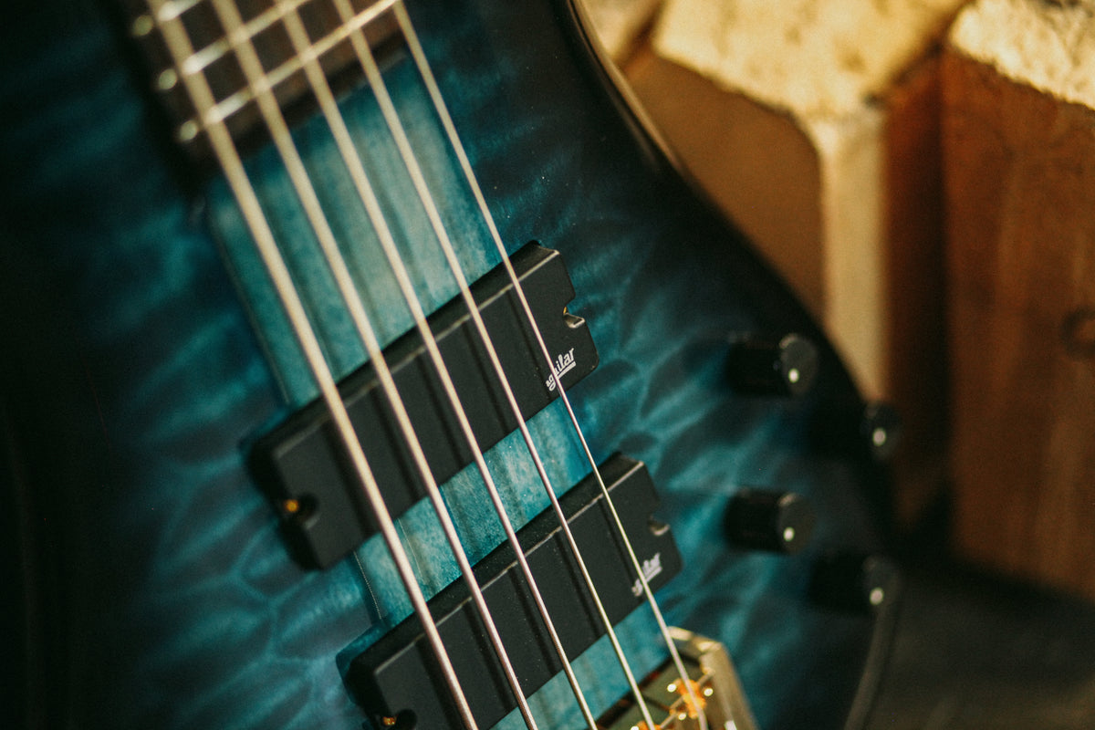 Spector Icon NS-2 Neck Through Black & Blue 4 string bass