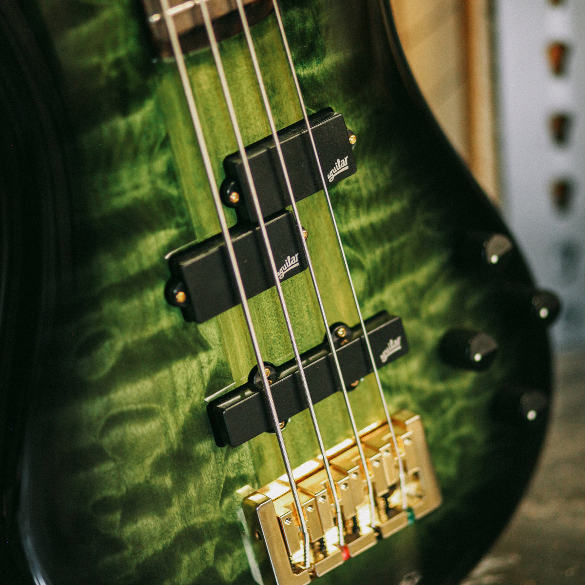 Spector Icon NS-2 Neck Through Haunted Moss Gloss Finish 4 string bass