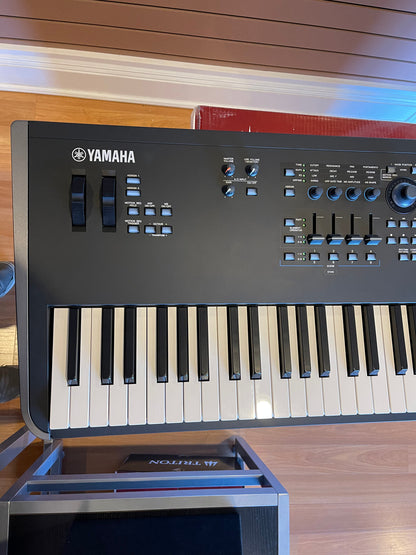 Yamaha MODX8 88 weighted key synthesizer Used Full warranty