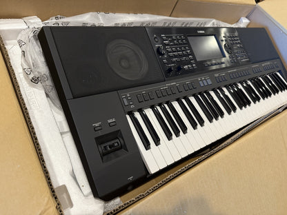 Yamaha PSR-SX900 61 key keyboard arranger used