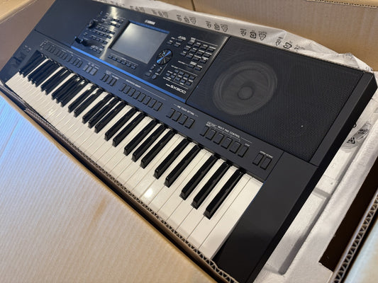 Yamaha PSR-SX900 61 key keyboard arranger used