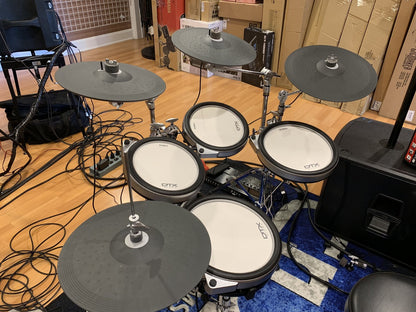 Yamaha DTX760HWK Electronic Drum Set store display
