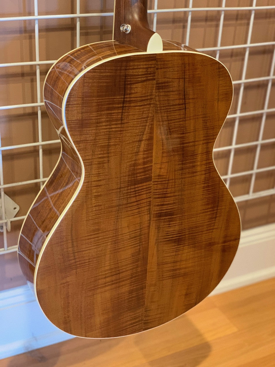 Breedlove Pursuit Concert Koa Acoustic Guitar with Bag