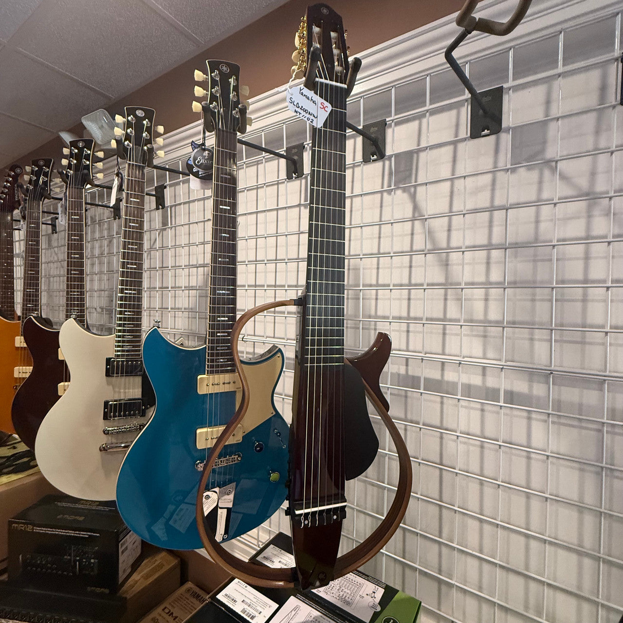 Yamaha SLG200NW Nylon-String Silent Guitar Natural open box