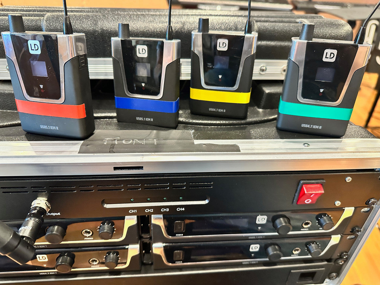 4 channel in-ear rig 12 battery charger antenna combiner rack case