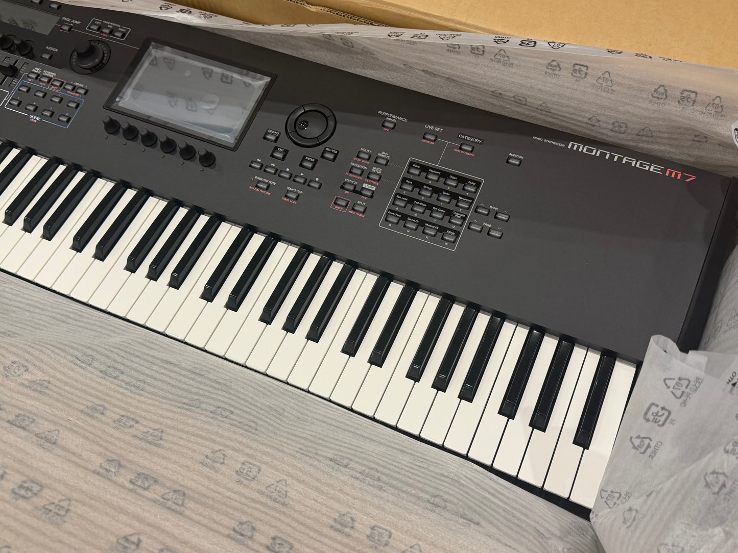 Yamaha Montage M7 2nd Gen 76-key flagship Synthesizer B/C-stock