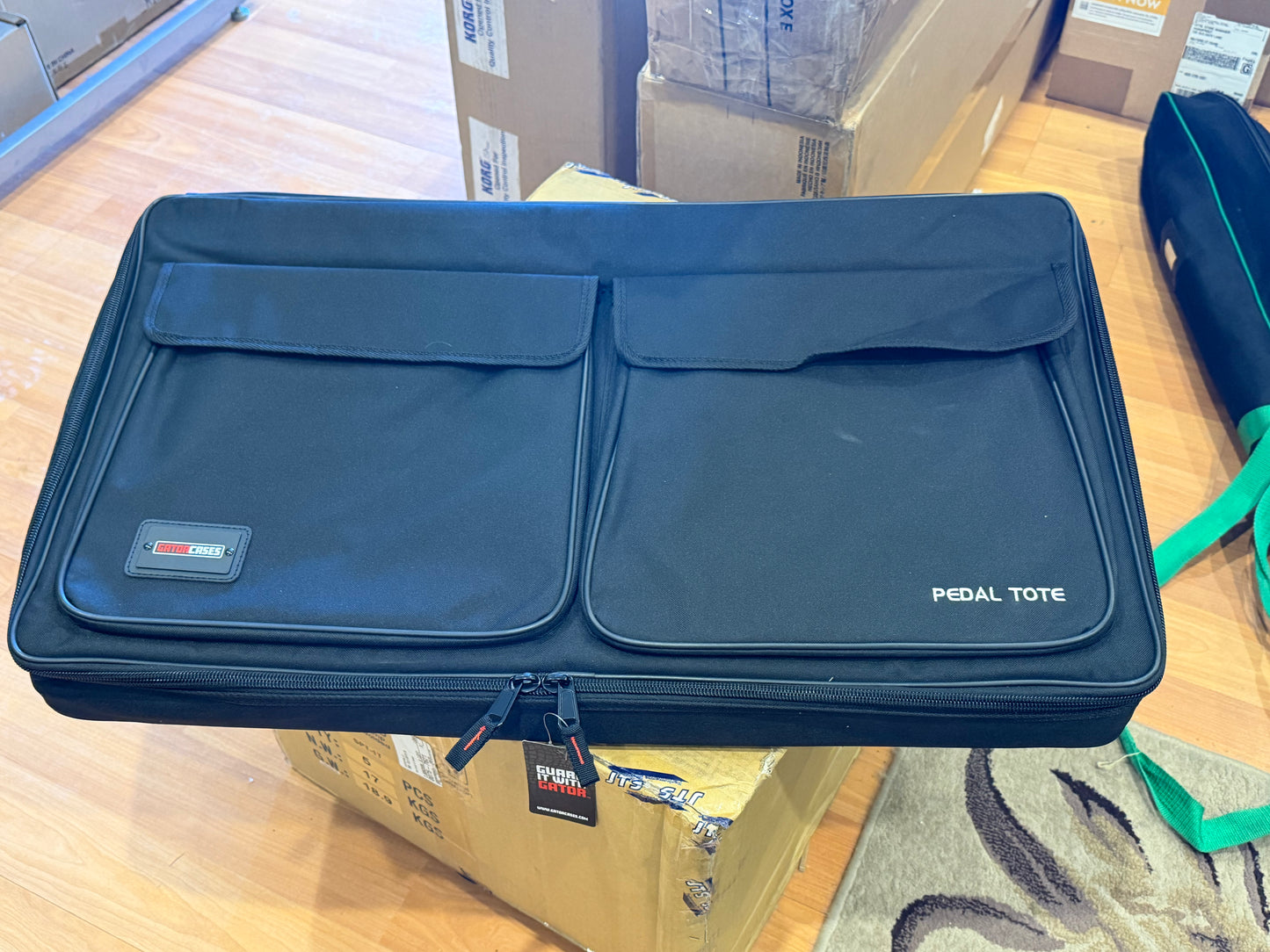 Gator Pro Size Pedalboard - 30x16-inch Wood Pedalboard open box