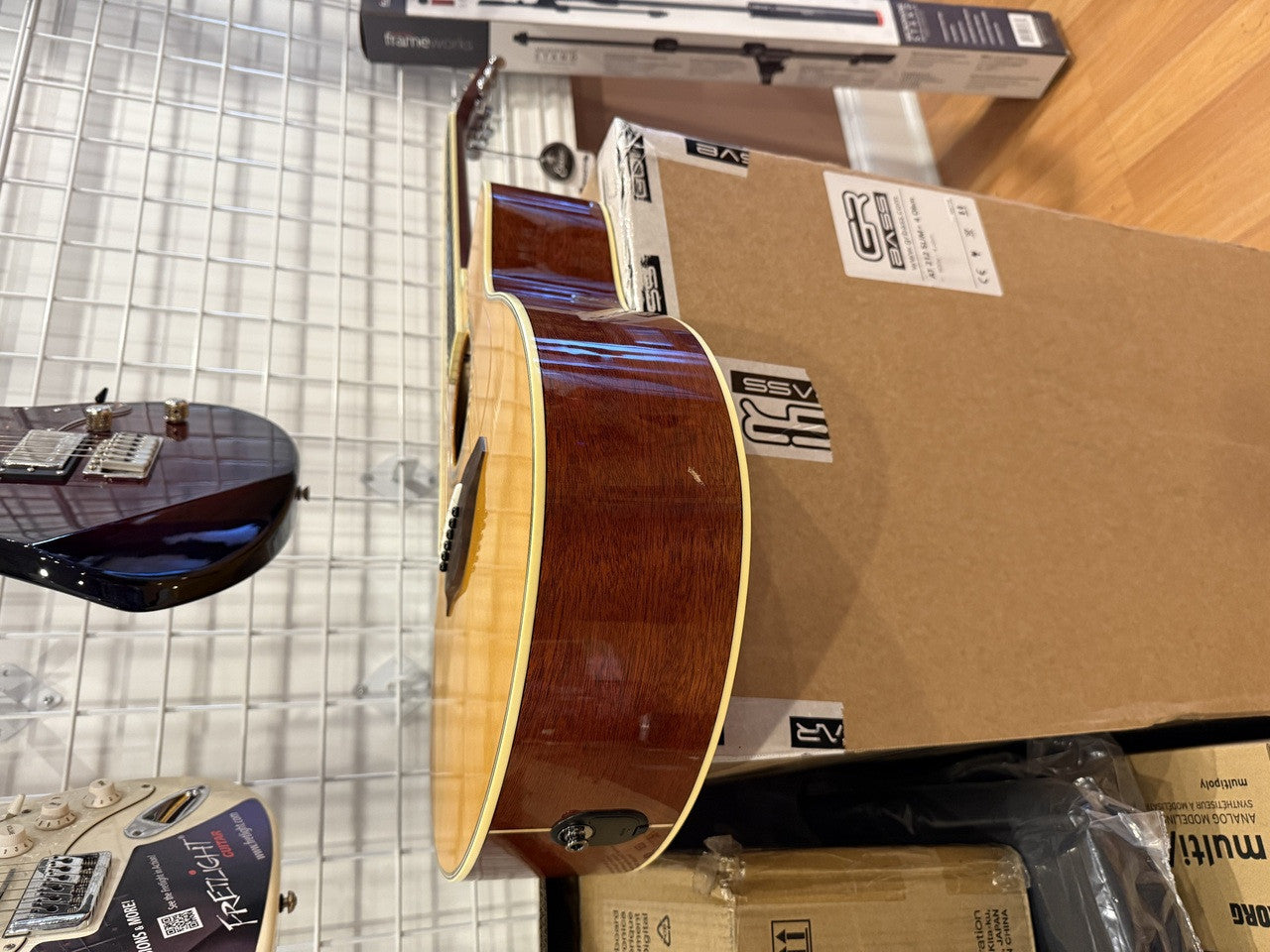 Yamaha FSC-TA TransAcoustic Acoustic electric Guitar Vintage Tint paint chip