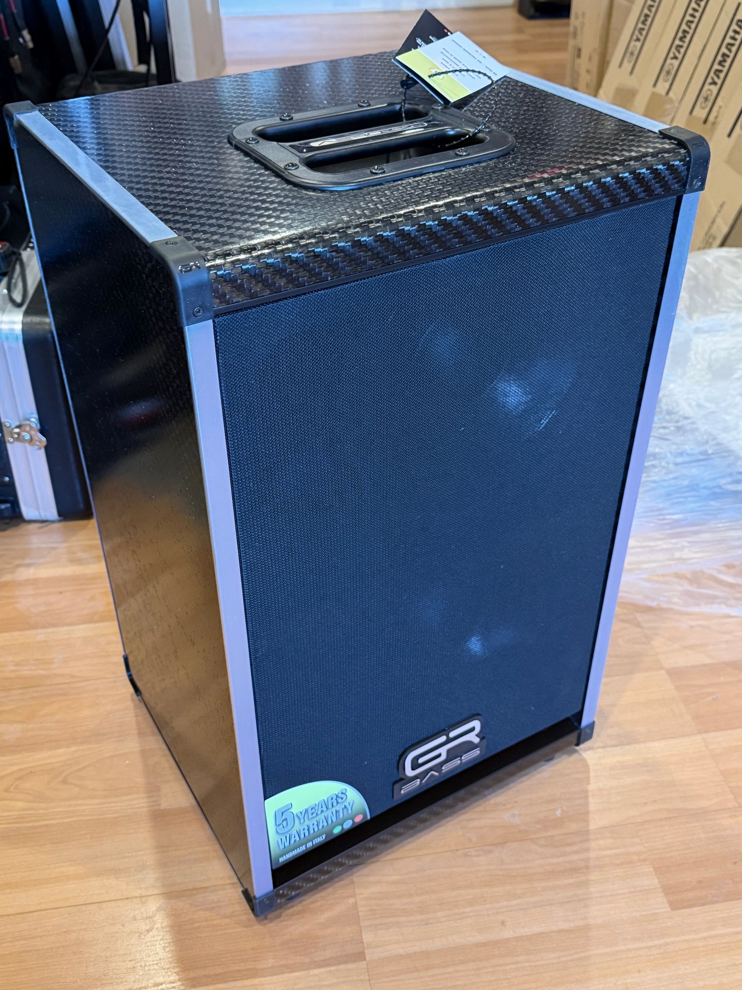 GR Bass AT 210V 4 ohm 400 watt 2 x 10" Bass cabinet with cover demo display