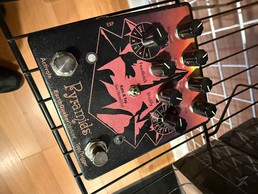 EarthQuaker Devices Pyramids Stereo Flanger Pedal open box
