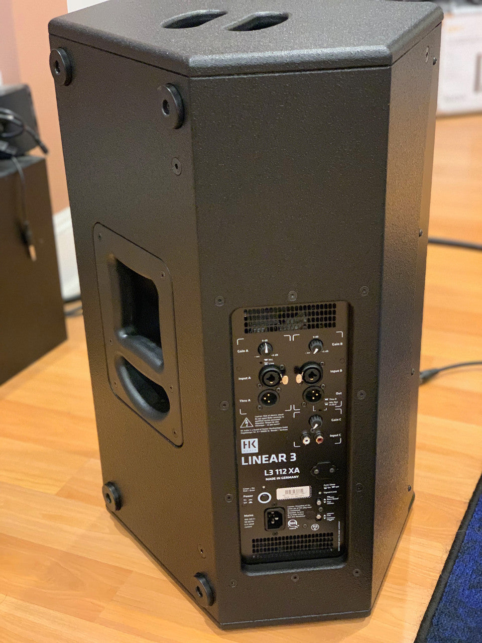 HK Audio Linear 3 L3 112 XA 12" powered speaker open box