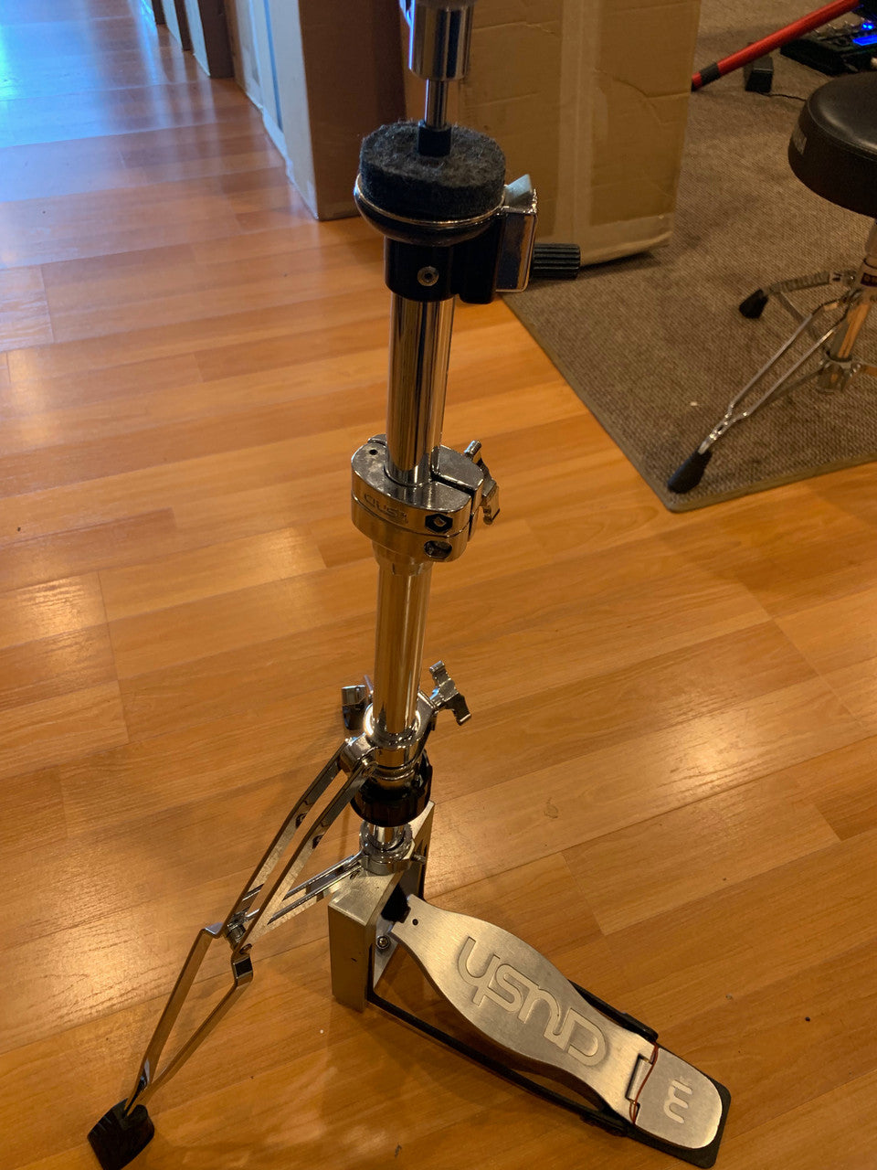 Crush M1 Hi-Hat Stand 2 leg design store demo