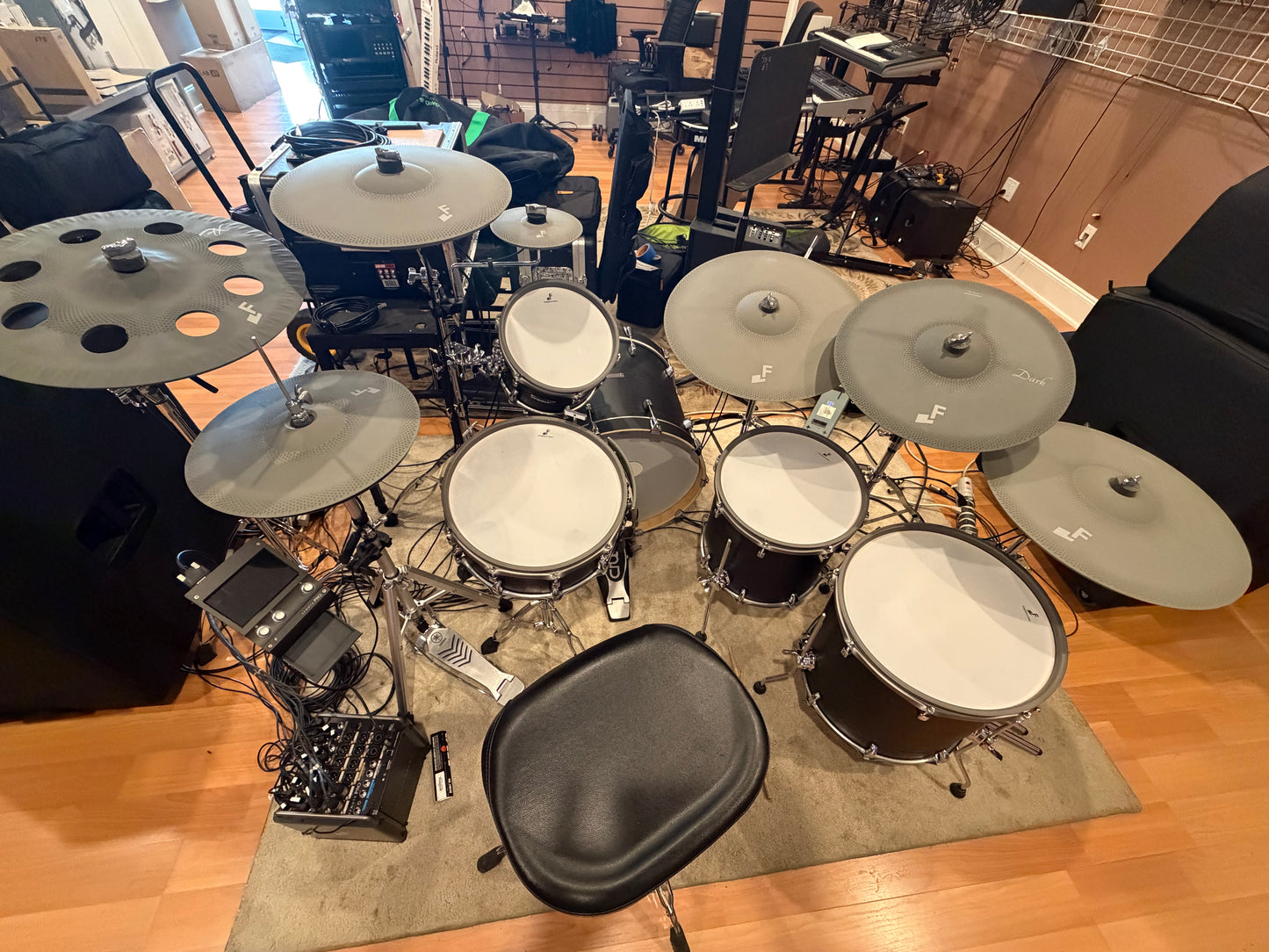 EFnote 703x Pro electronic drum set store display