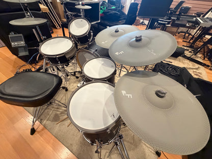 EFnote 703x Pro electronic drum set store display