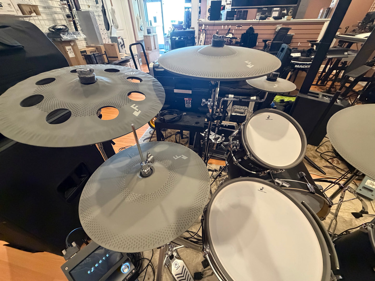 EFnote 703x Pro electronic drum set store display