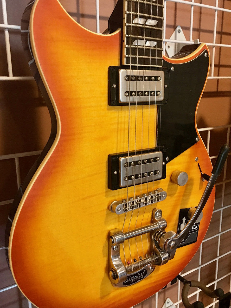 Yamaha Revstar RS-720B WLF Wall Fade Bigsby Electric Guitar bag