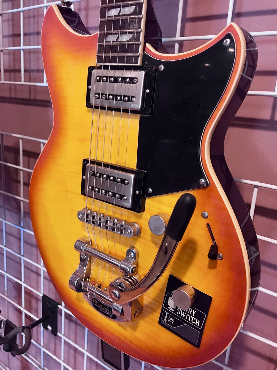 Yamaha Revstar RS-720B WLF Wall Fade Bigsby Electric Guitar bag
