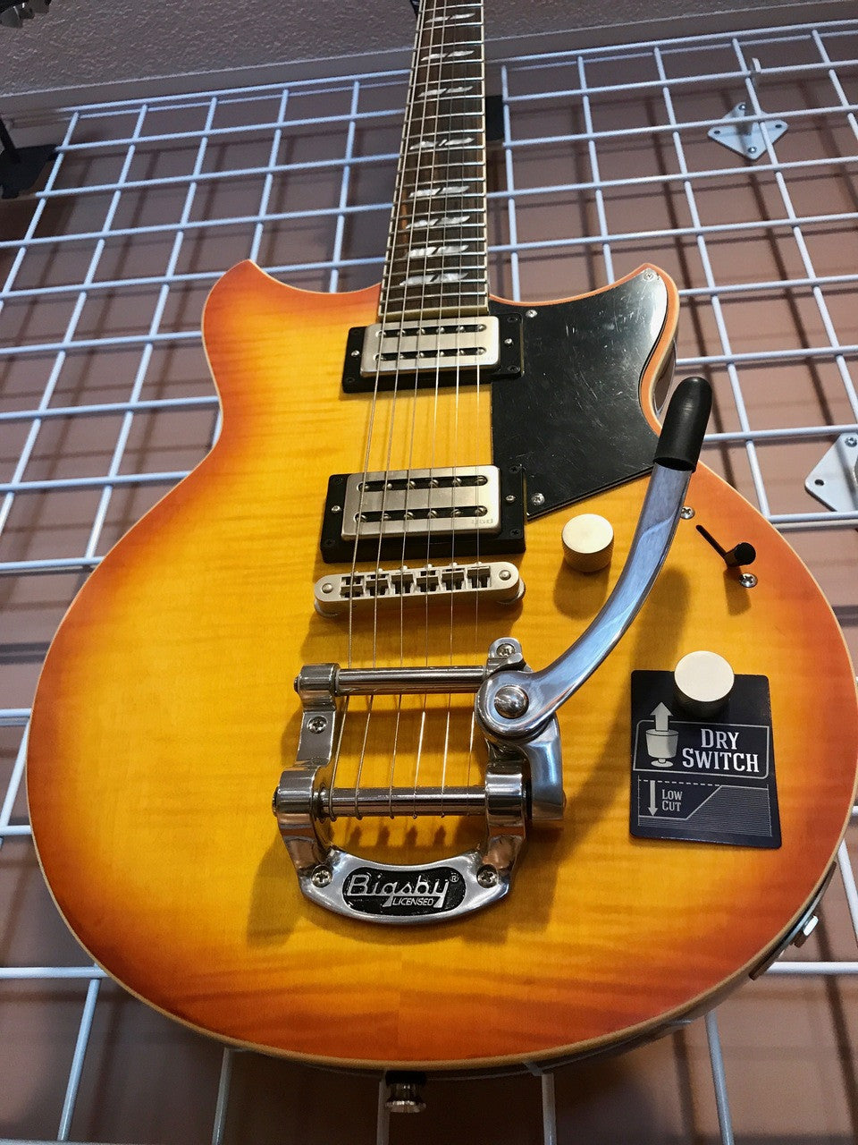 Yamaha Revstar RS-720B WLF Wall Fade Bigsby Electric Guitar bag