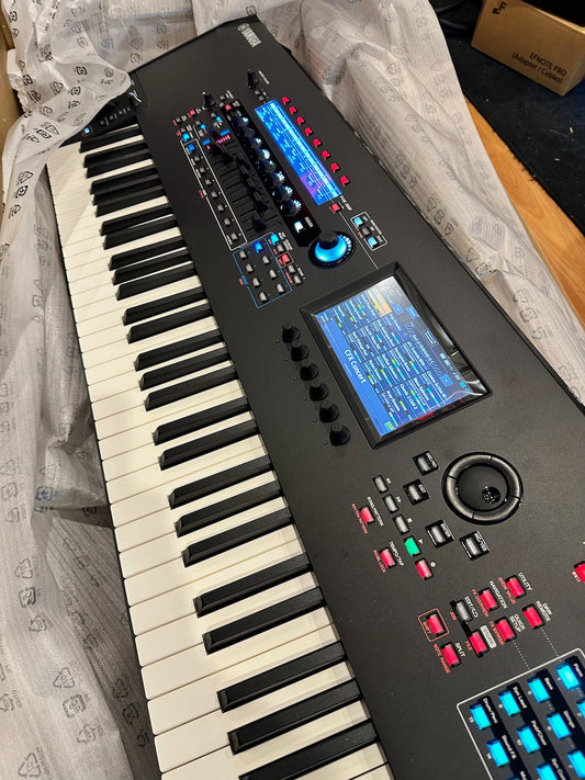 Yamaha Montage M8x 2nd Gen 88-key Synthesizer with GEX action open box