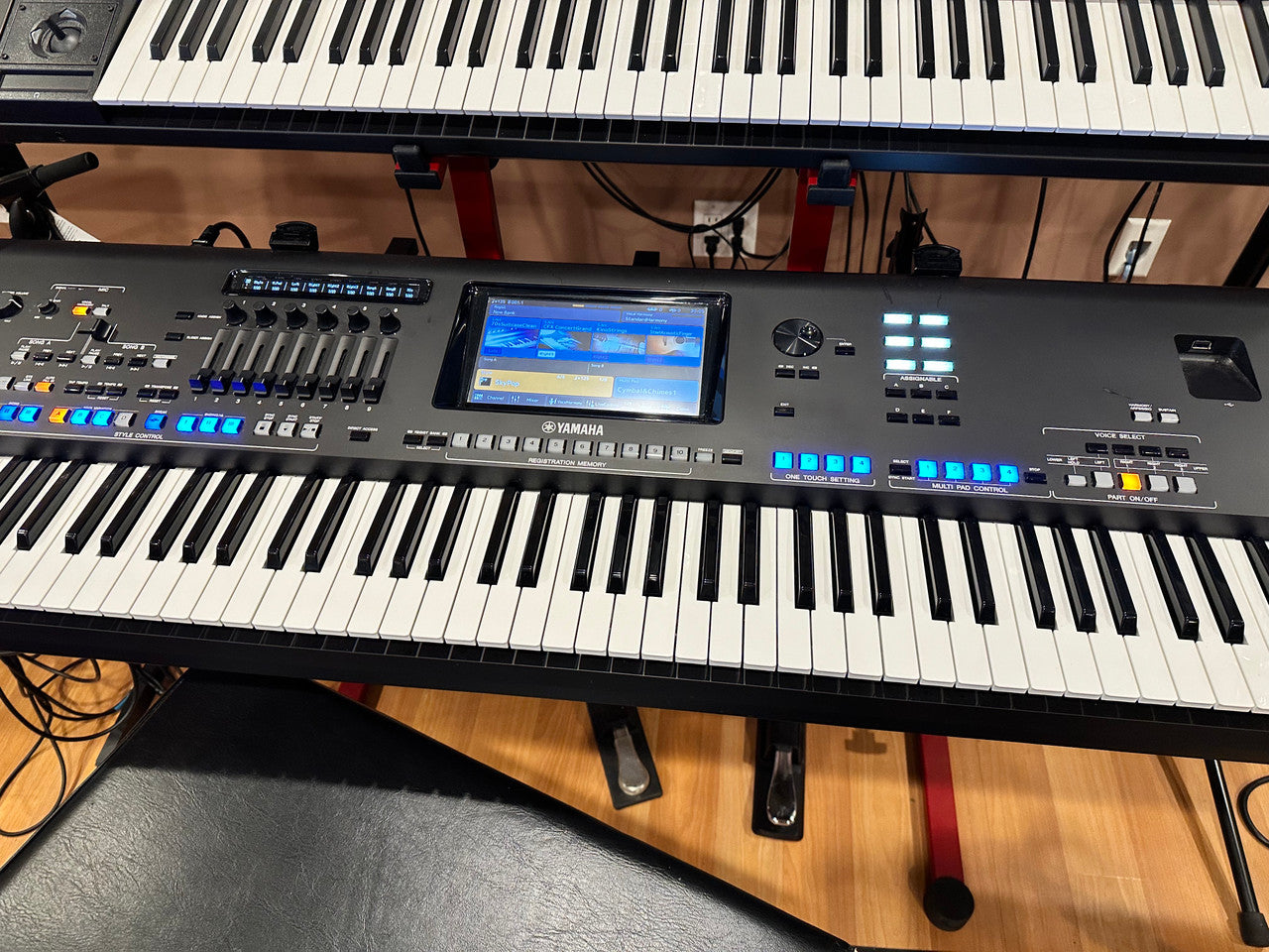 Yamaha Genos flagship arranger workstation keyboard black 76 note used