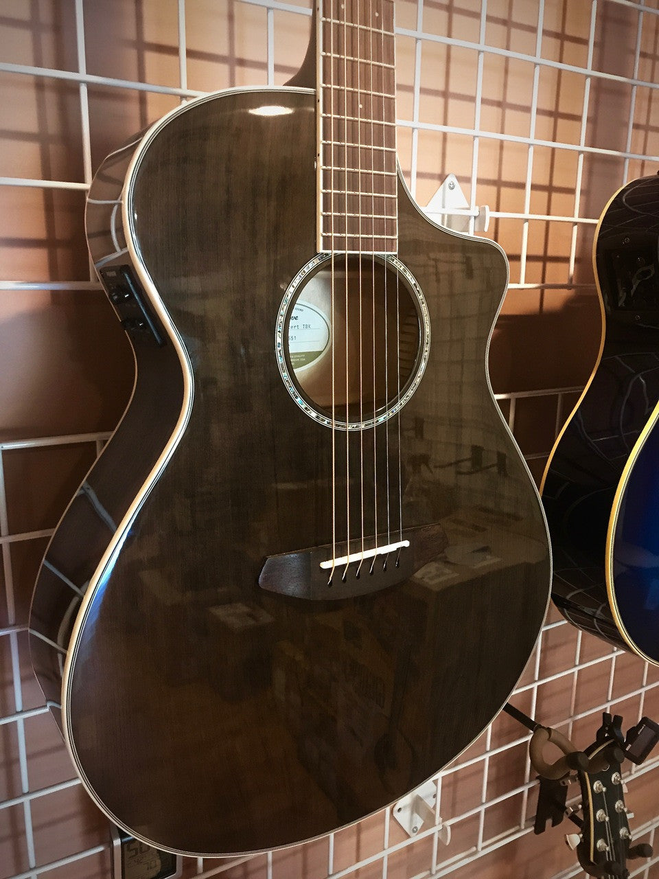 Breedlove Pursuit Concert Trans-Black CE Sitka-Maple Acoustic Electric Guitar LTD