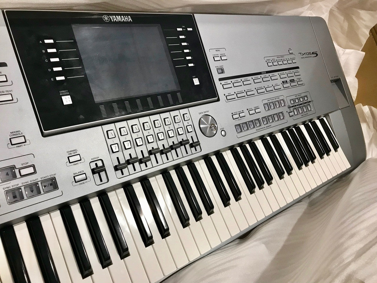 Yamaha Tyros 5 76 key arranger workstation