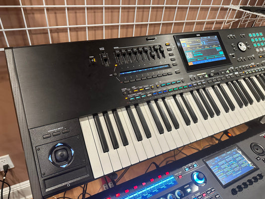 Korg PA5X 76 Key arranger workstation keyboard display B-stock