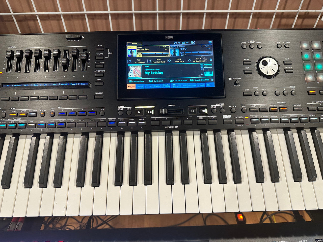 Korg PA5X 76 Key arranger workstation keyboard display B-stock