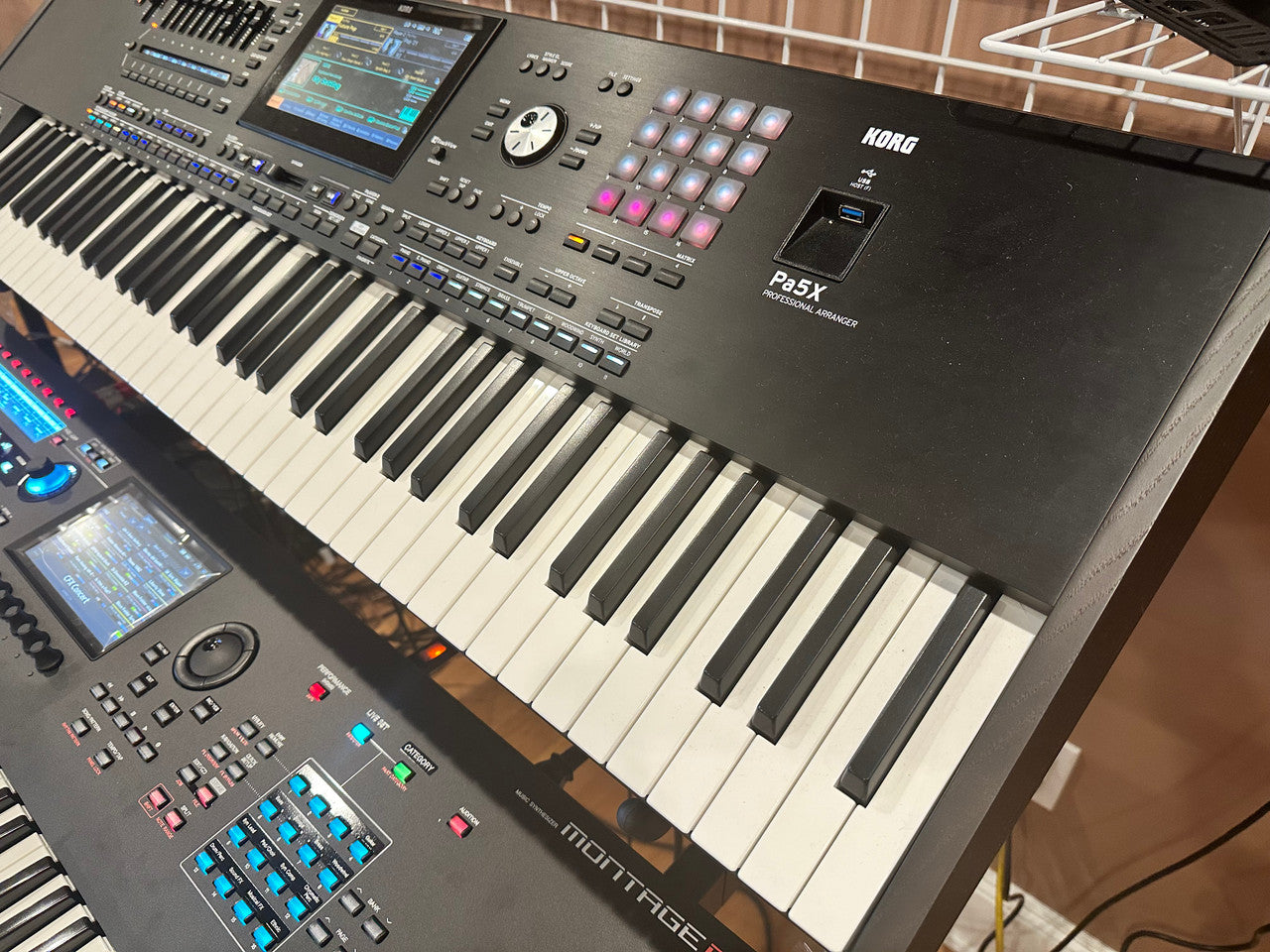 Korg PA5X 76 Key arranger workstation keyboard display B-stock