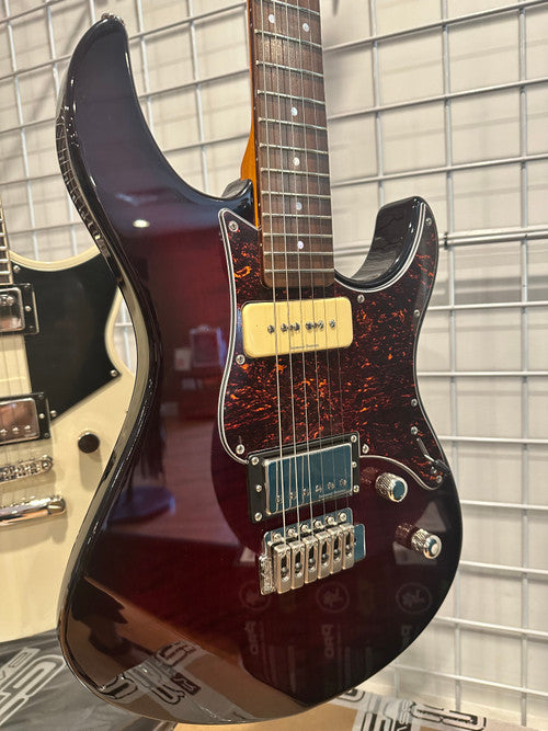 Yamaha Pacifica PAC611VFM DRB electric guitar display