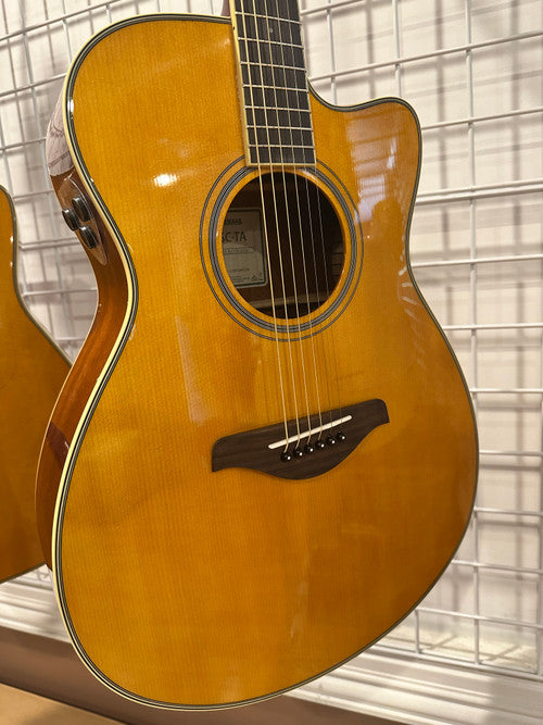 Yamaha FSC-TA TransAcoustic Acoustic electric Guitar Vintage Tint paint chip
