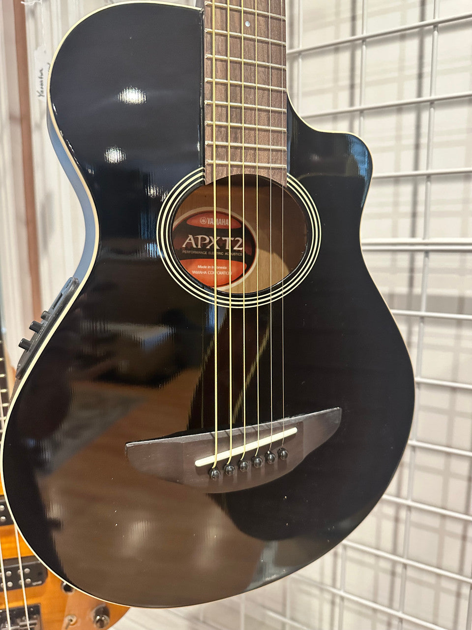 Yamaha APXT2 ¾ size Thin-line Cutaway Black Acoustic Electric Guitar Display