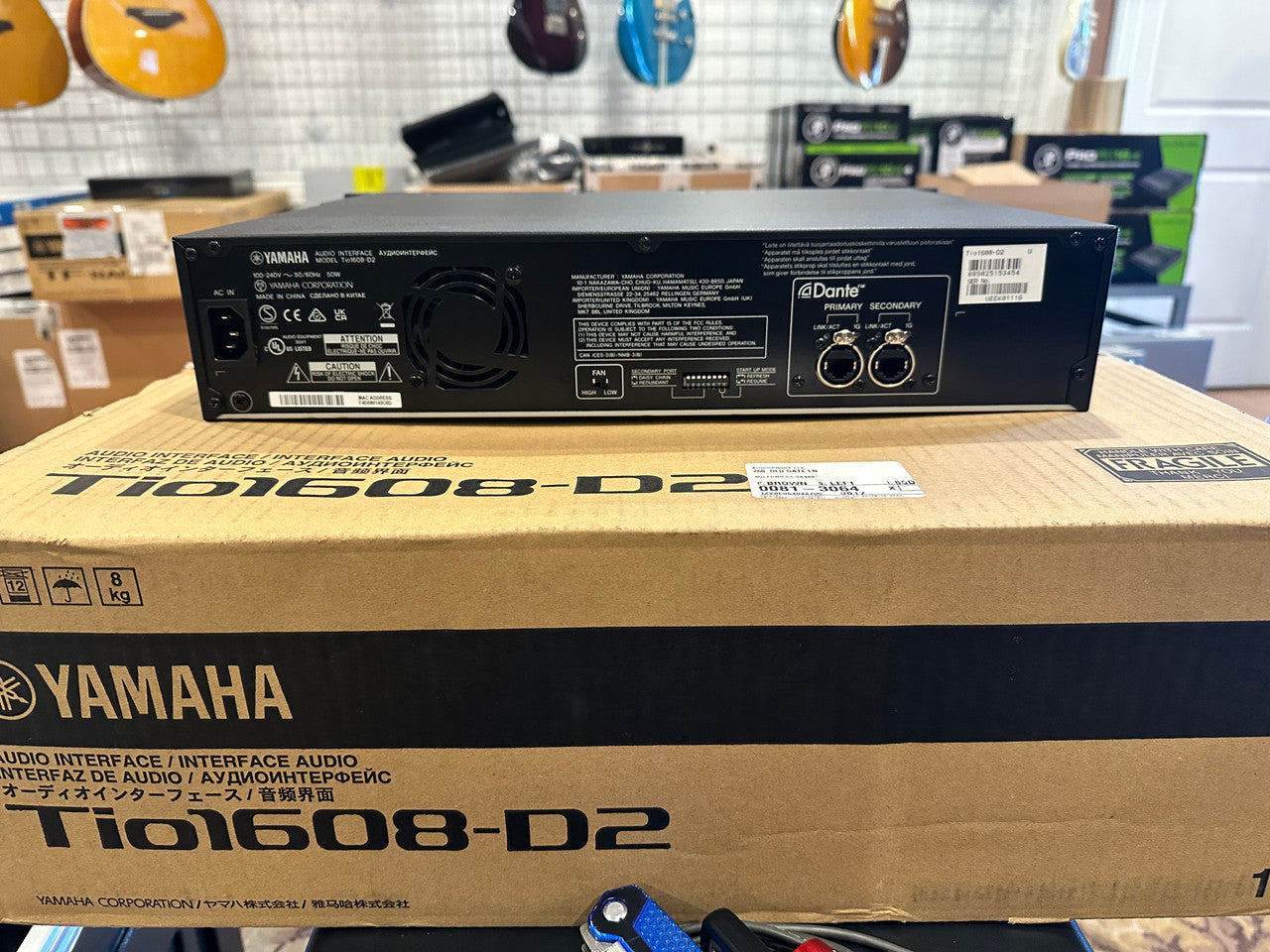 Yamaha Tio-1608 D2 store display