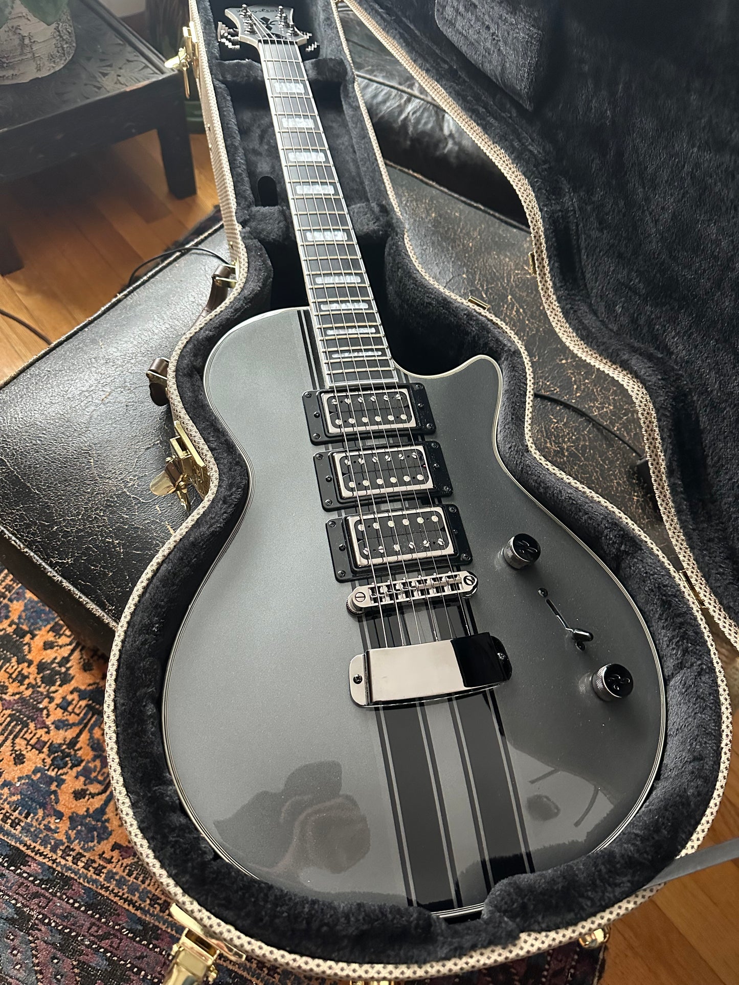 Hagstrom Ultra Max GT CBG Carbonized Grey Guitar with Case open box