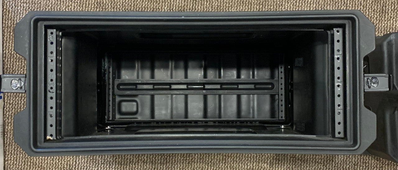 Gator G-PRO-4U-19 4U 19" Deep Molded Audio Rack used