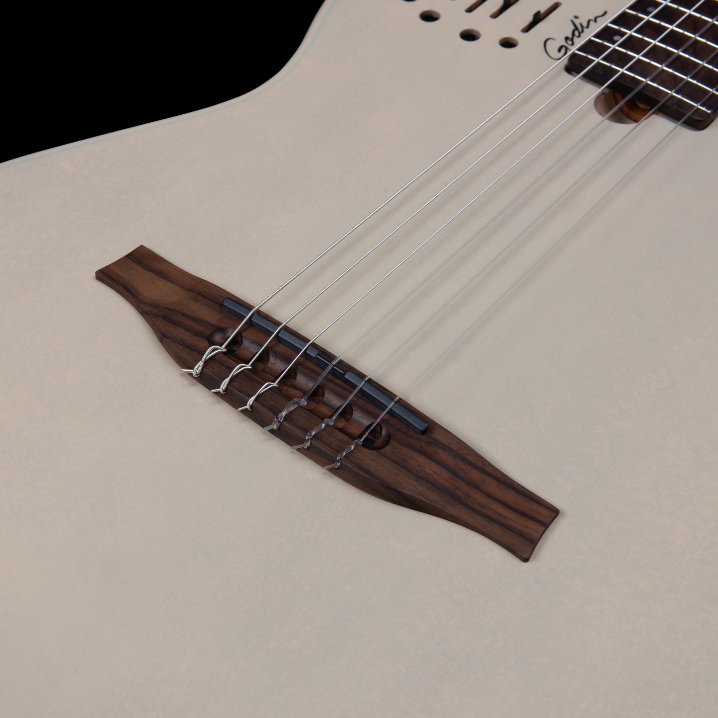 Godin Multiac Mundial Ozark Cream Nylon Acoustic-Electric Guitar with Bag 052400F B-Stock