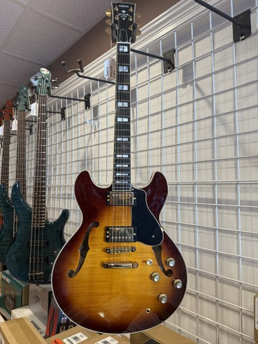 Yamaha SA2200 Violin Sunburst Semi-Hollow Double Cut-away Electric Guitar open box